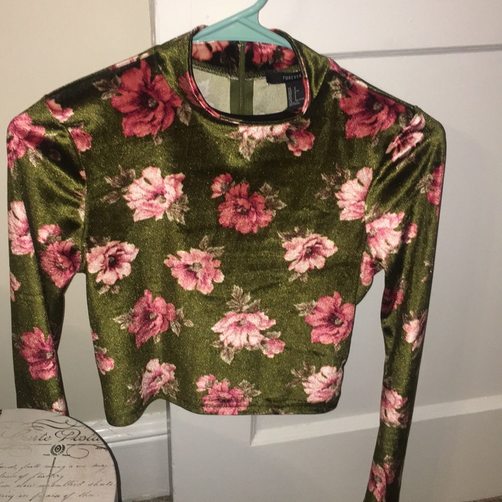 Velvet long sleeve crop top